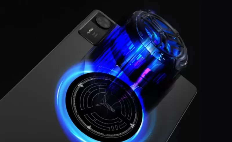 Lenovo представила магнитный кулер Legion для смартфонов с подсветкой и дисплеем