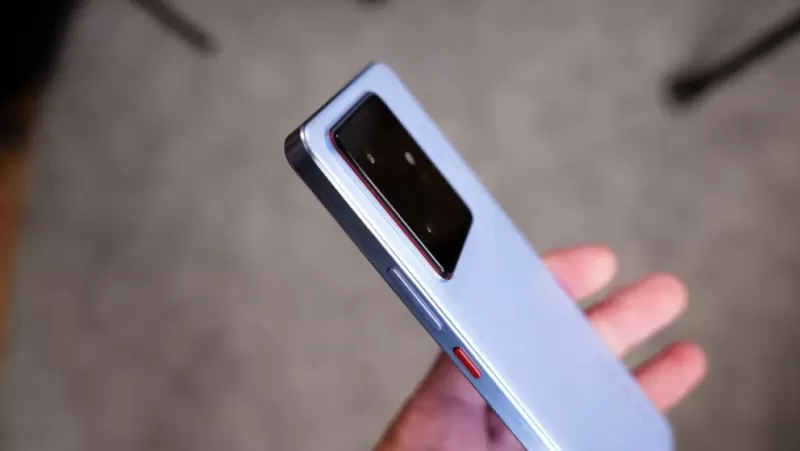 Realme разрабатывает ультратонкий смартфон с аккумулятором 10 000 мА·ч: прощайте, внешние батареи