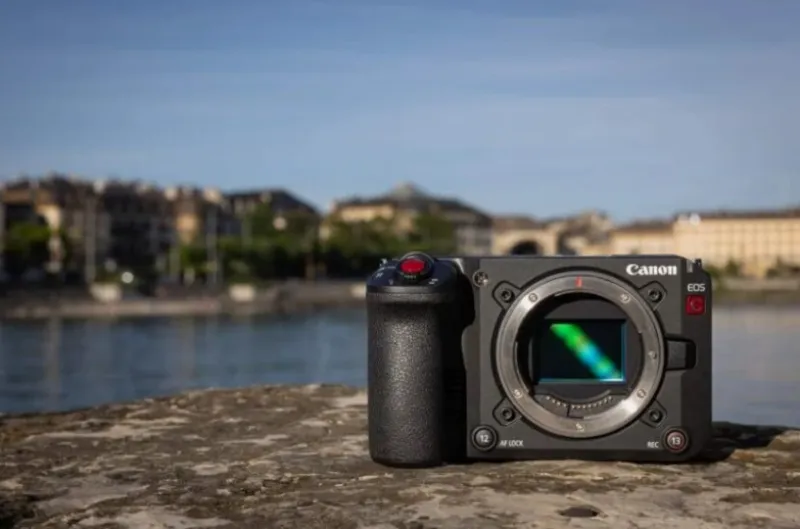 Canon EOS C50: компактная кинокамера с записью 7K Open Gate для профессионалов — прямой конкурент Sony FX3