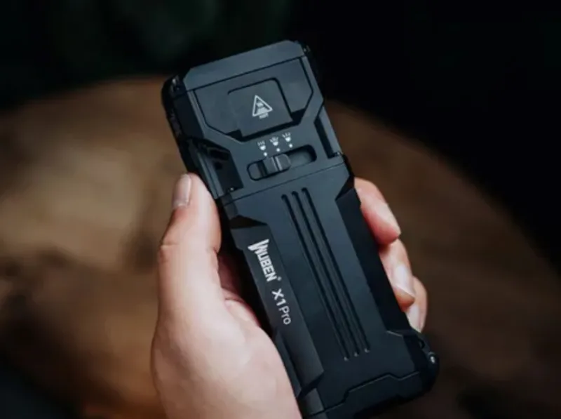 Wuben X1Pro: мощный фонарик на 13 000 люмен, который заряжает смартфон