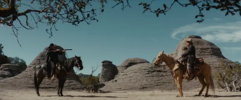 Кадр из фильма «Мертвые не причиняют боли»