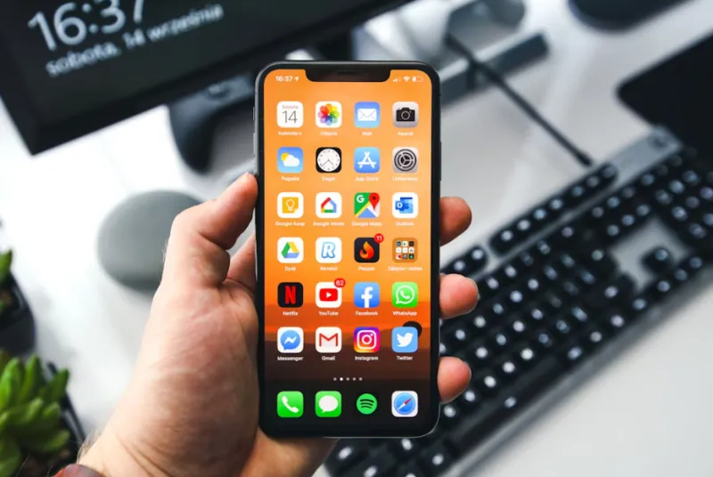В iOS 27 появятся ИИ-субтитры, улучшенный VoiceOver и управление инвалидной коляской через Apple Vision Pro