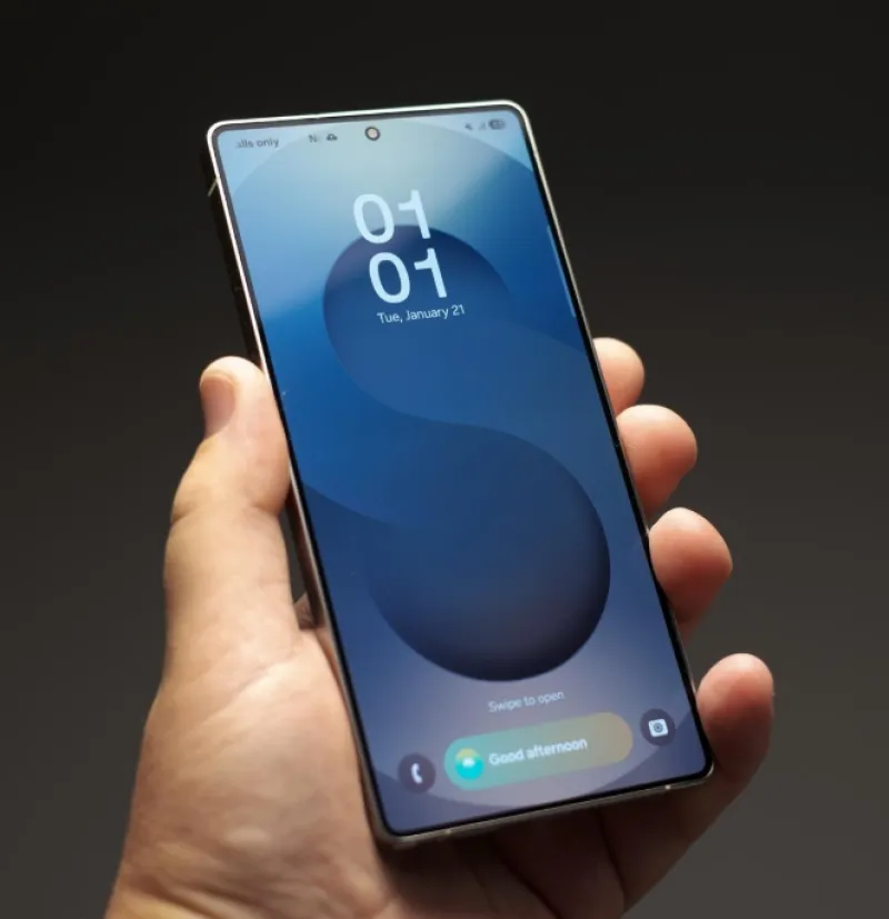 Обзор Samsung Galaxy S26 Ultra в реальном использовании: как работает флагман на One UI 8.5, производительность и спорные решения