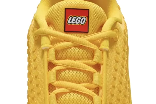 Кроссовки LEGO x Nike Air Max Dn в цвете Tour Yellow