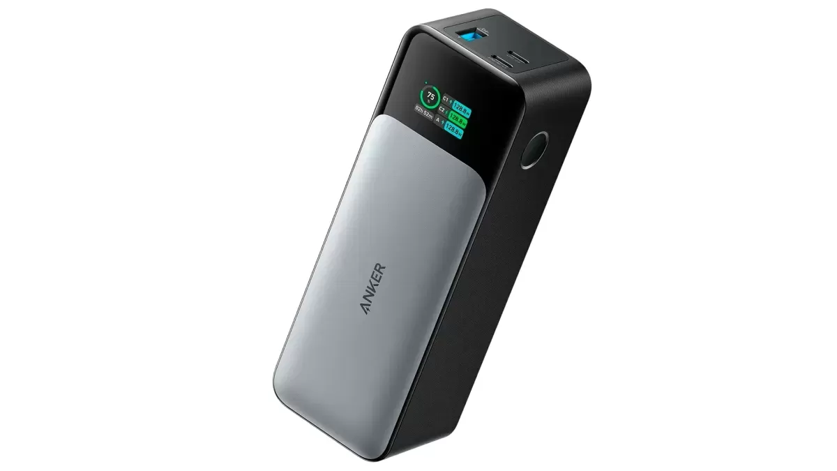 Anker PowerCore 737 GaNPrime 140 Вт: Портативный повербанк Anker PowerCore 737 GaNPrime A1289 на 24000 mAh с цифровым дисплеем, показывающим 140 Вт быстрой зарядки для ноутбуков и смартфонов.