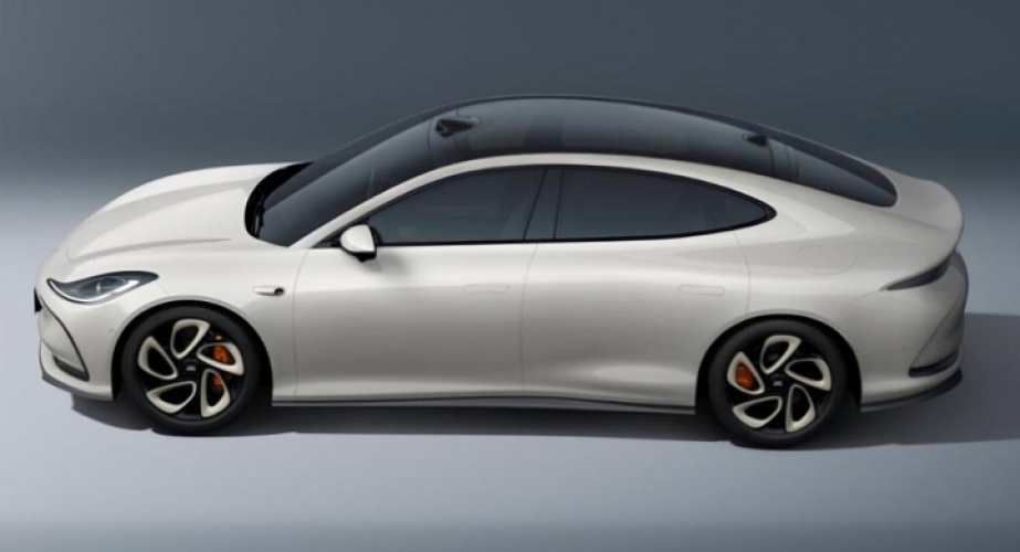 IM L6 electric sedan