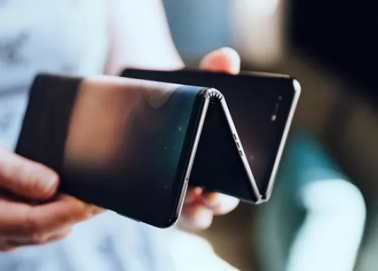 Компания Huawei разрабатывает смартфоном с тройным складыванием