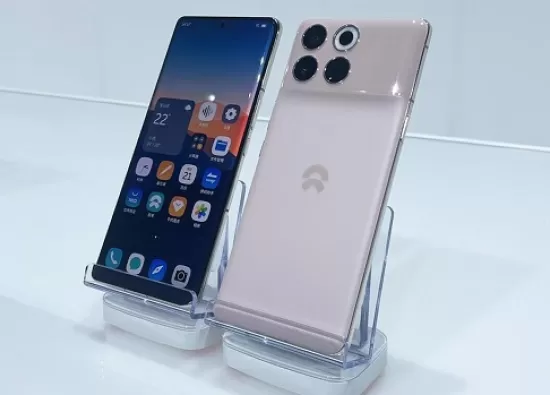 Телефон Nio в подарок при покупке электрического седана Nio 2024 года