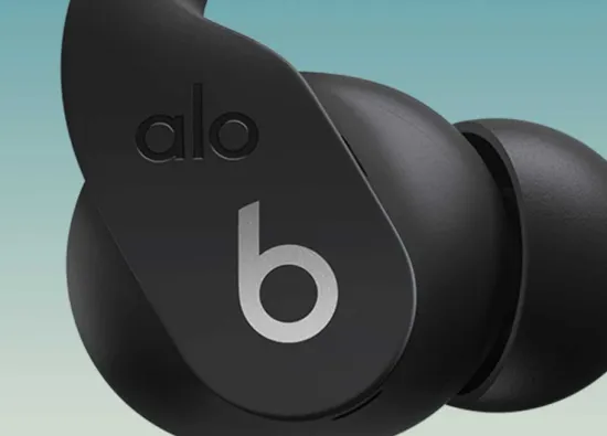 Apple анонсировала беспроводные наушники Beats Fit Pro