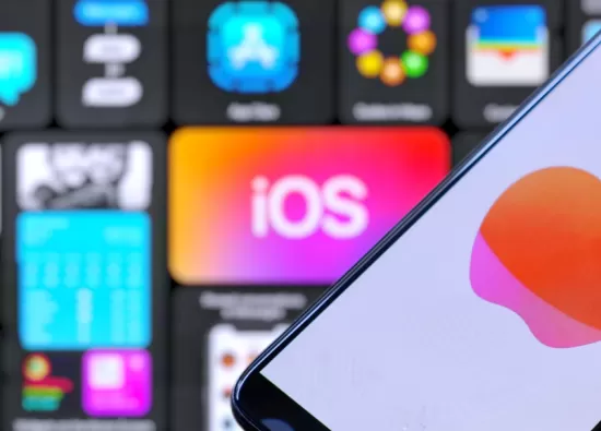 Программная ошибка в iOS 17.5: Apple хранит удаленные фотографии пользователей на своих серверах?