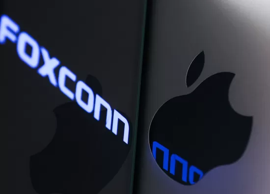 Foxconn нанимает 50 000 работников для увеличения производства iPhone 16