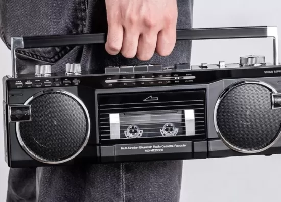 Sanwa Supply представила бумбокс с ретро-касетником и современными функциями