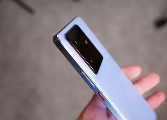 Realme разрабатывает ультратонкий смартфон с аккумулятором 10 000 мА·ч: прощайте, внешние батареи