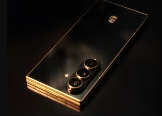Samsung W26: стекло, золотая рамка и эксклюзивные аксессуары для коллекционеров