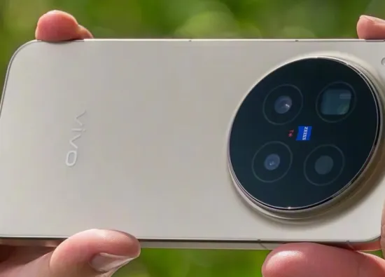 Vivo X300 и X300 Pro: два новых флагмана с дисплеем 120 Гц и камерой 200 МП — характеристики и цены