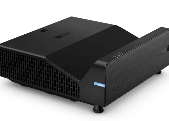 BenQ LU895UST: лазерный ультракороткофокусный проектор с 5000 ANSI люмен и экраном до 200 дюймов