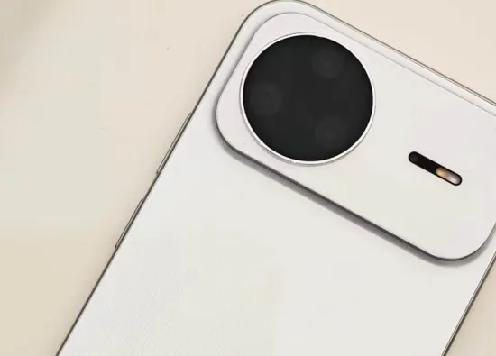 Huawei Nova 15: смартфон, который научился видеть настоящий цвет