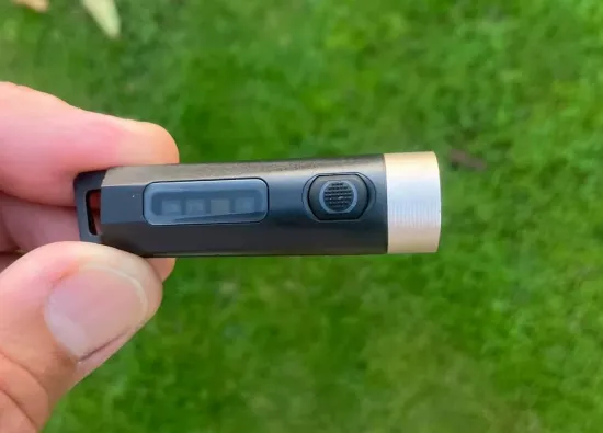 Фонарик Philips SFL1121 в руке для сравнения размеров