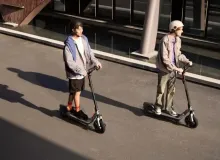 электросамокат E3 Pro с запасом хода 55 км от Segway в движении