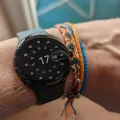 Google выпустила новое обновление для первого поколения Pixel Watch — оно исправляет критическую проблему с экстренными вызовами