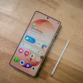 Серия Galaxy S25 получила стабильную One UI 8.5 Samsung добавила ИИ-функции, но крупных изменений не произошло