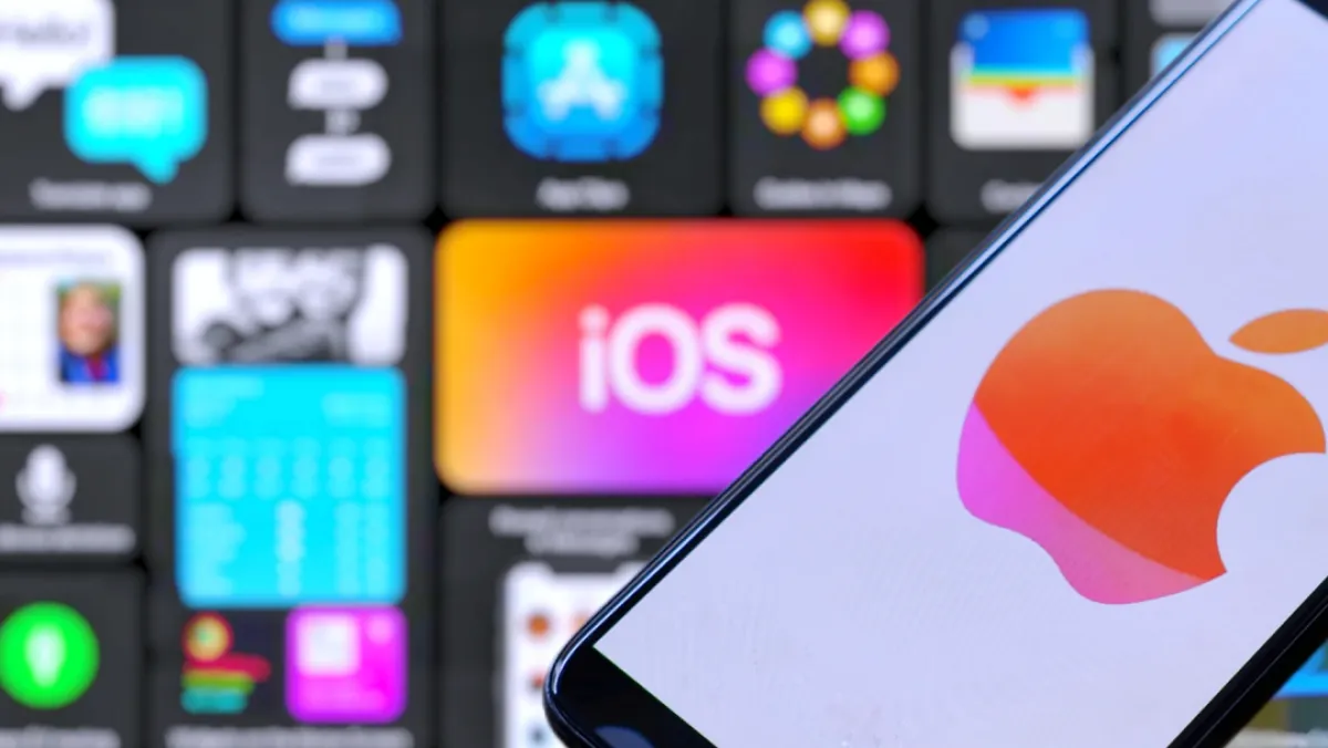 Программная ошибка в iOS 17.5: Apple хранит удаленные фотографии пользователей на своих серверах?